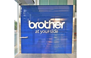 ป้ายตัวอักษรโลโก้ทำสีทางเข้าออฟฟิศ บริษัทbrother กรุงเทพฯ